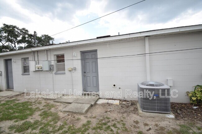 Building Photo - 891 School House Rd