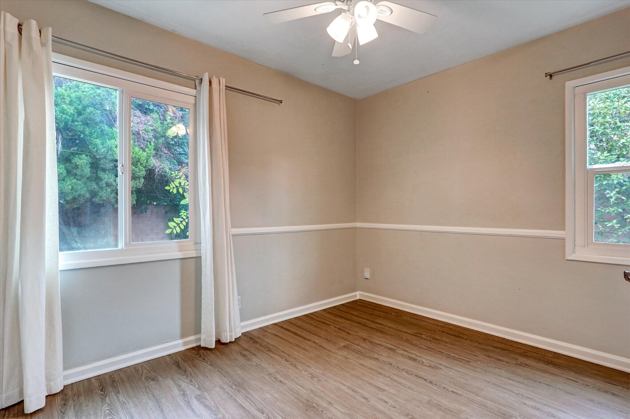 Building Photo - 5863 Alonzo Ave