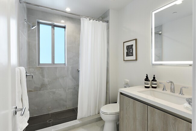 Building Photo - 485 E Royal Palm Rd