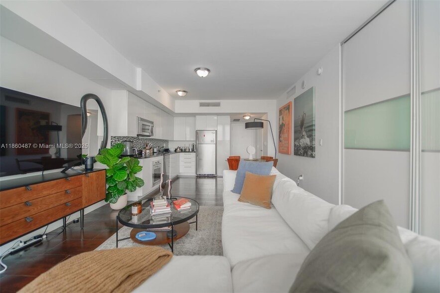 Building Photo - 92 SW 3rd St