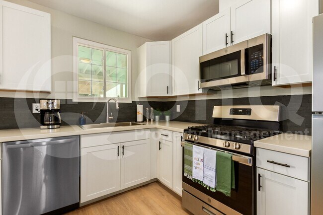 Building Photo - 4010 N 11th Ave