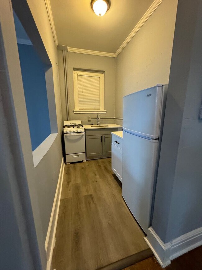 Building Photo - *COMING SOON* Charming Two Bedroom in Uptown Clt!