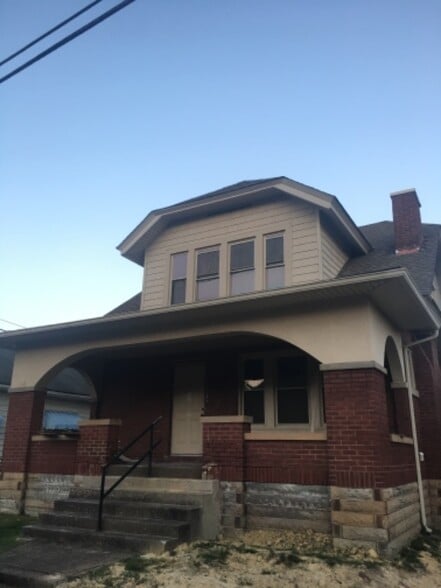 Building Photo - 320 E Main St