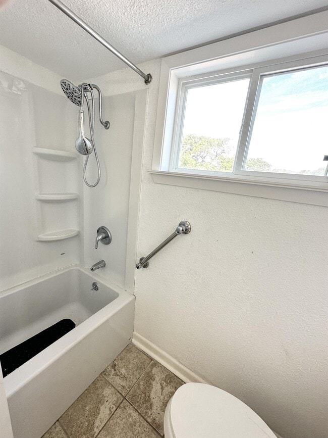 Building Photo - 3402 Ocean Dr