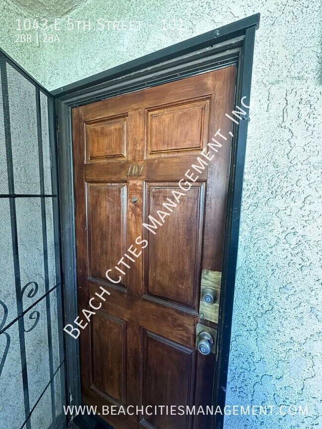 Building Photo - 1043 E 5th St