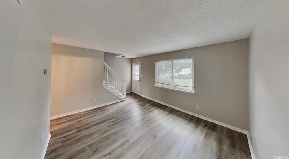 Building Photo - 1002 Willow Dr