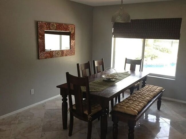 Building Photo - Stunning 3 bedroom, 2.5 bathroom Gold Cour...