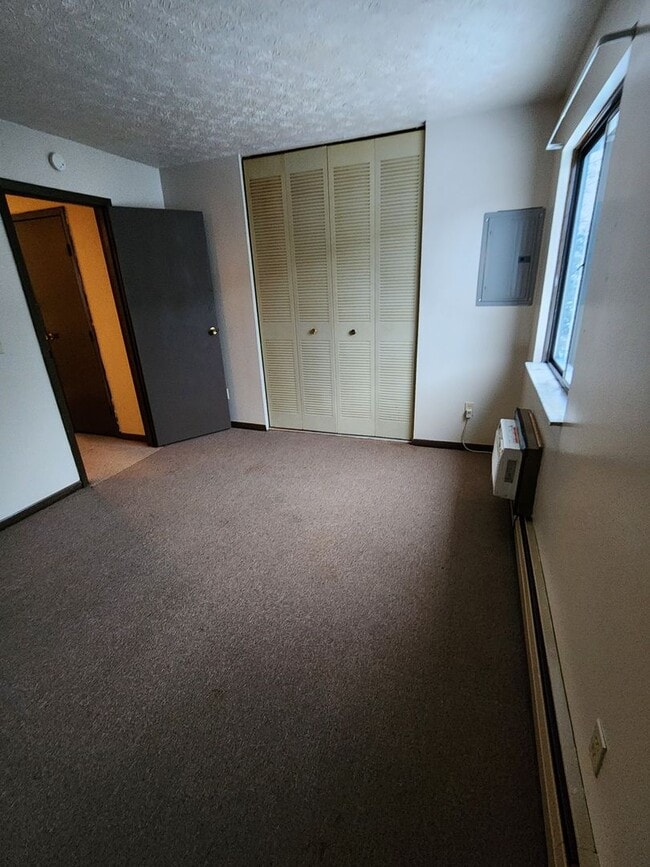 Building Photo - 680-680 Hancock Ave