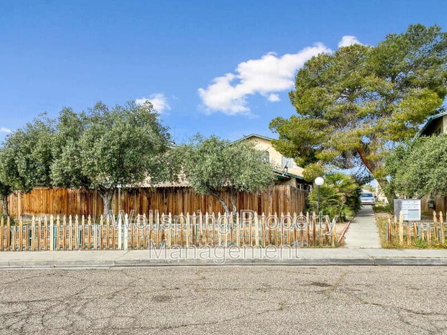 Primary Photo - 209 N Alvord St