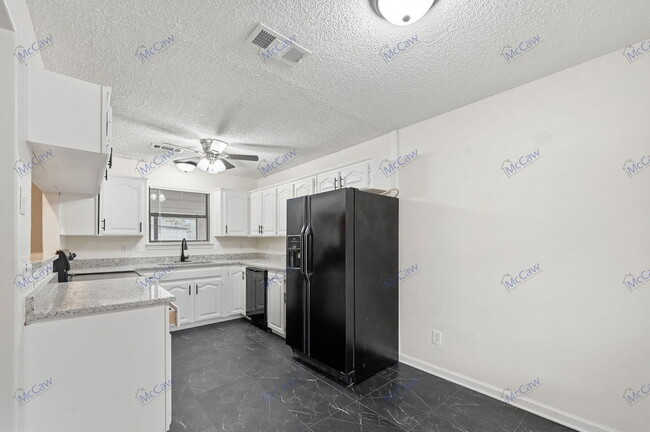 Building Photo - 709 Villa Ridge Dr