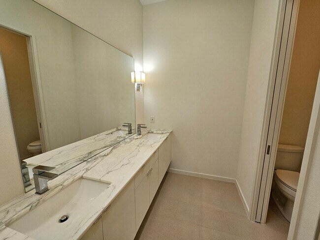 Building Photo - Minutes from Downtown, Uptown, Henderson, ...