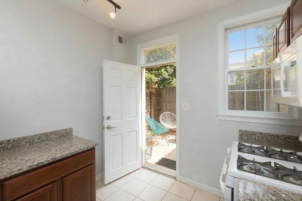 Building Photo - 955 25th St NW