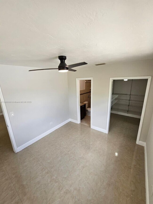 Building Photo - 1020 N 74th Way