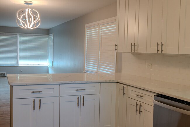 Building Photo - 9733 Karlov Ave