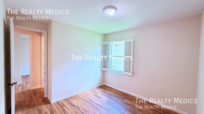 Building Photo - 1102 Victoria Hills Dr S