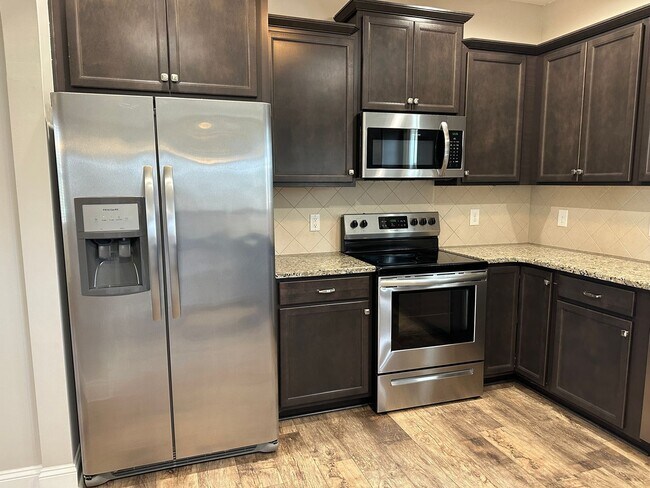 Building Photo - 5233 Debut Ave