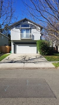 Building Photo - Beautiful 4 bedroom/2.5 bath South Davis Home!