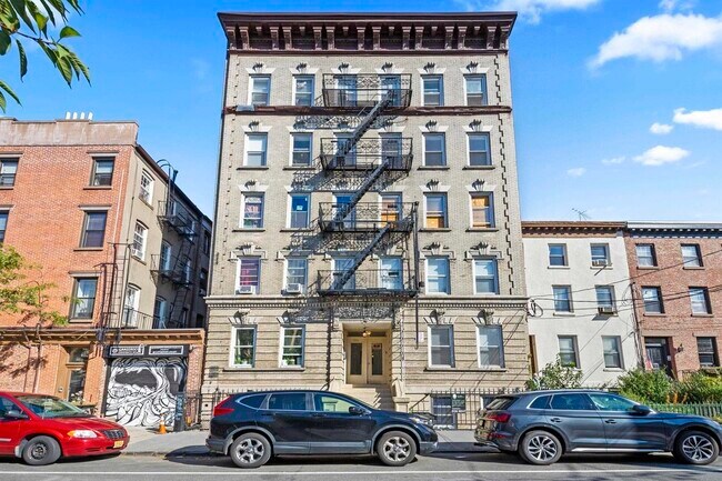 Building Photo - 284 3rd St