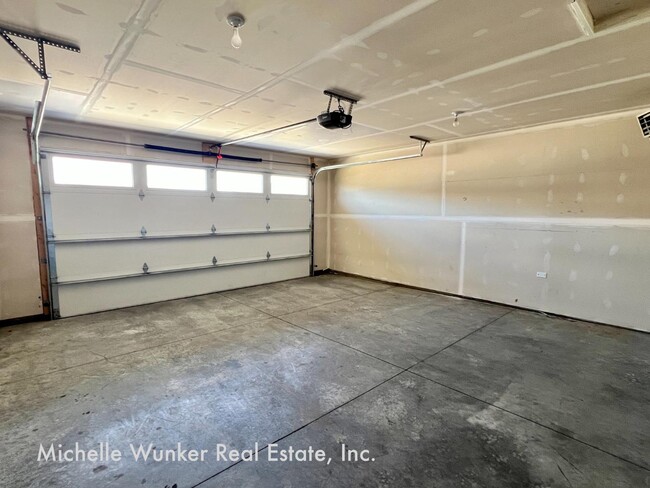 Building Photo - 6330 Beckville ln