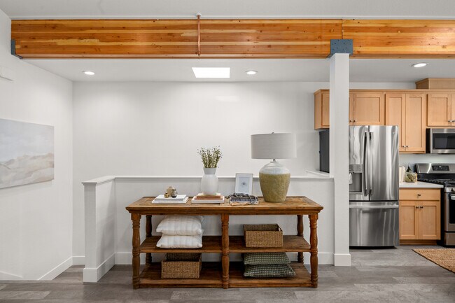 Building Photo - 1887 Notre Dame Blvd