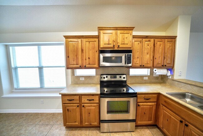 Building Photo - Stunning  Home in the Highly Sought-After ...