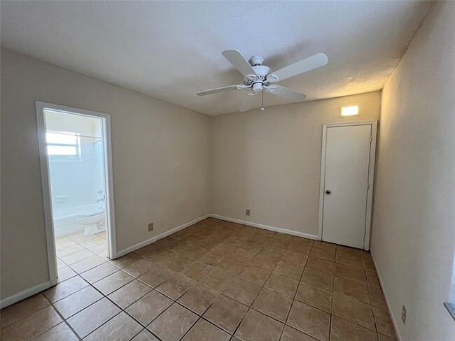 Building Photo - 4540 Bougainvilla Dr