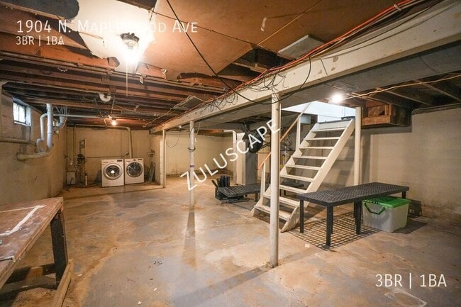 Building Photo - 1904 N Maplewood Ave