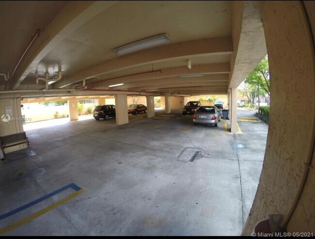Building Photo - 717 SW 11th Ave