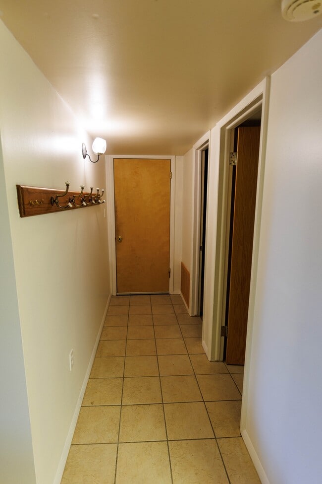 Building Photo - 2750 Greenbriar Dr