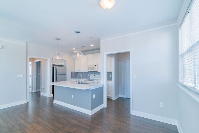 Building Photo - Conveniently Located Condo in Elizabeth Village!