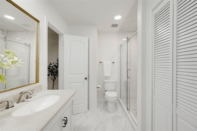 Building Photo - 12706 Heinemann Dr