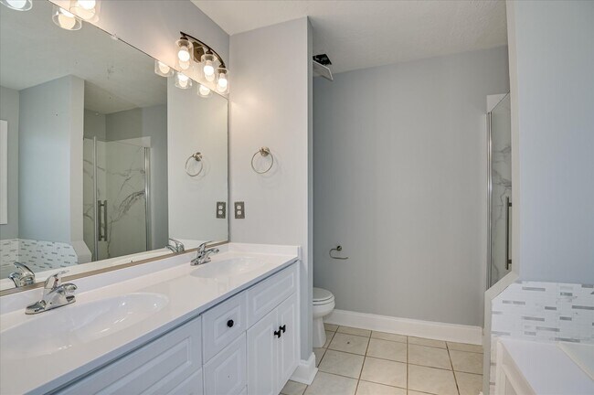 Building Photo - 1094 Maple Ridge Ct