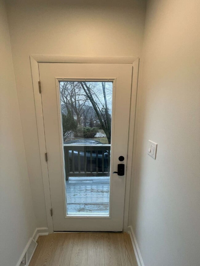 Building Photo - 107 Shoup St