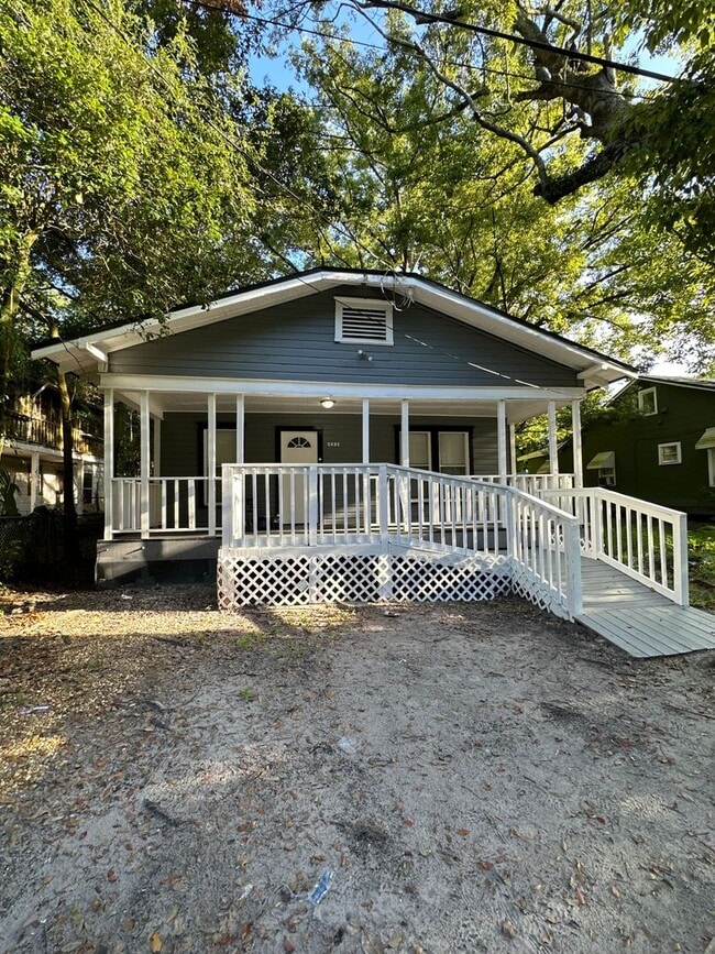 Building Photo - Fully Renovated 2/1 -Single Family Availab...