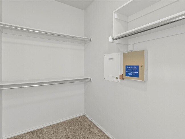 Building Photo - 475 S Fretz Ave