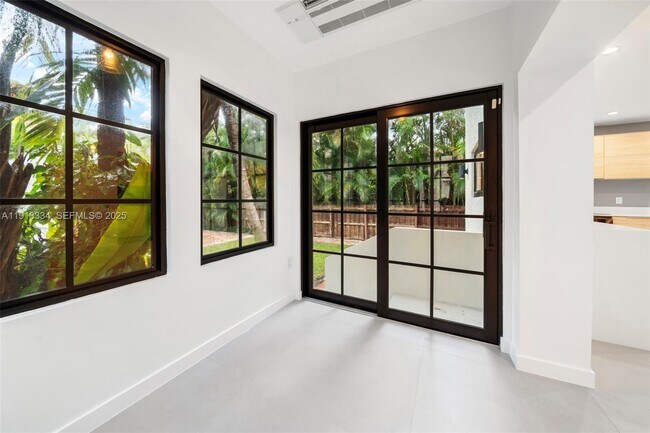 Building Photo - 151 NE 43rd St