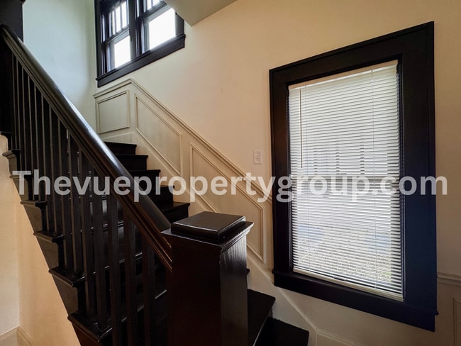 Building Photo - Completely remodeled 3 bedroom, brimming with charm & modern updates!