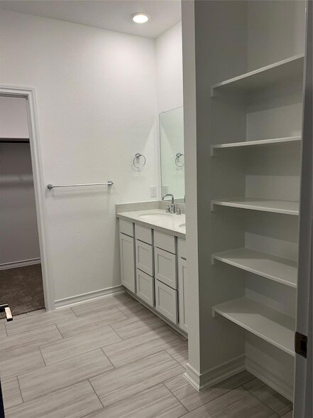 Building Photo - 497 Papaya Dr