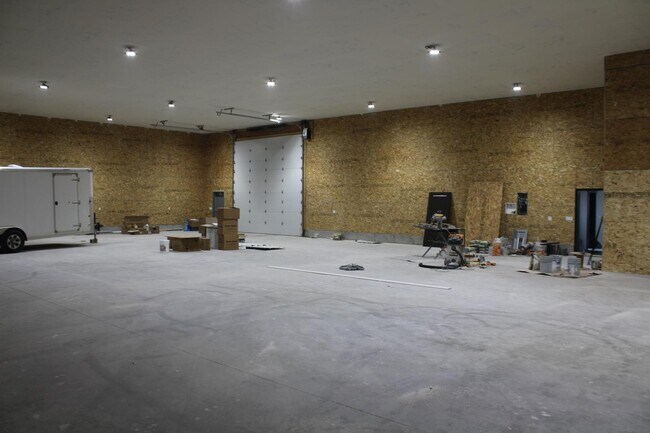 Building Photo - 61 W 465 N