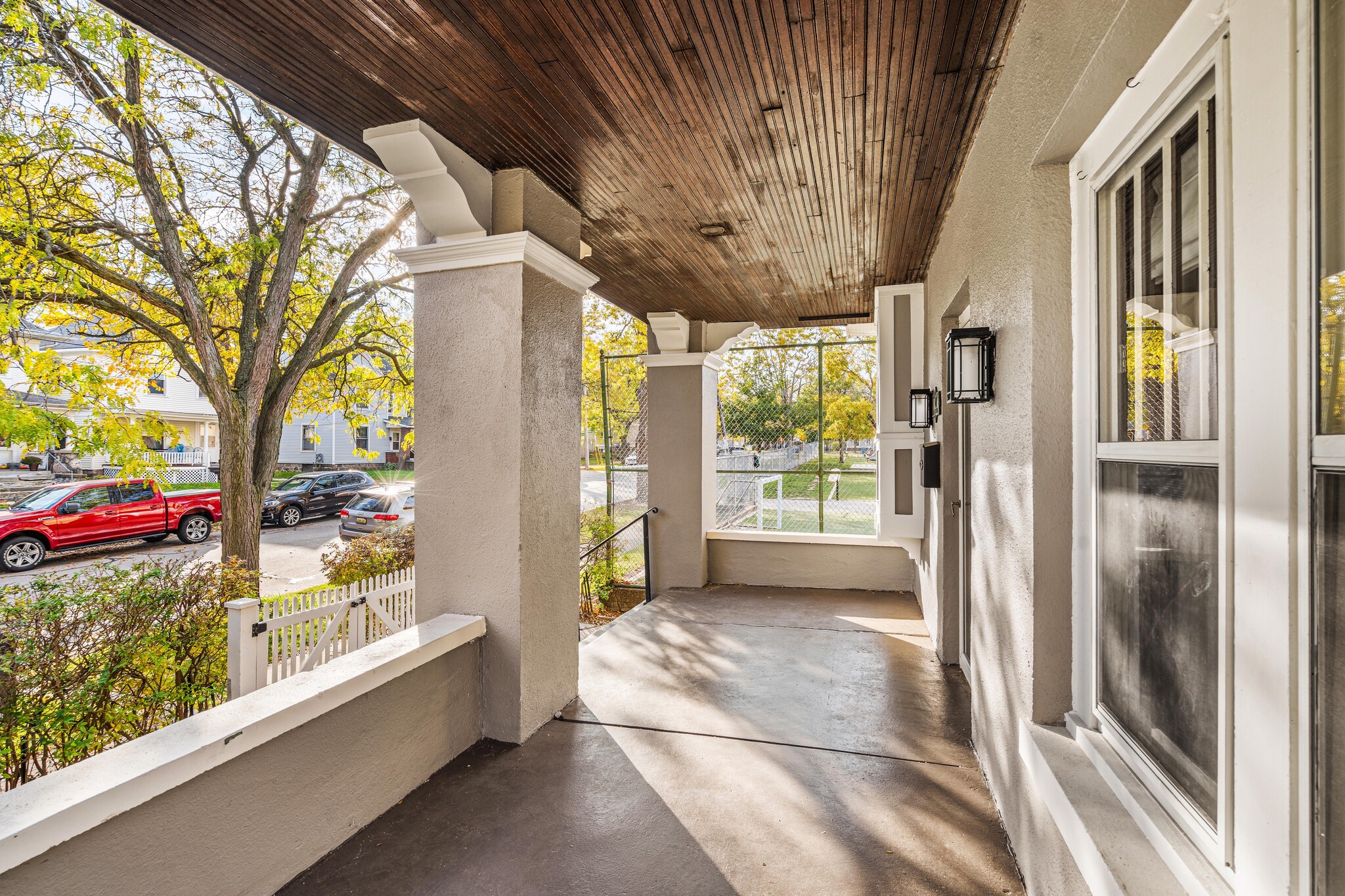 Building Photo - 127 Trowbridge St NE