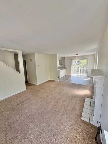 Building Photo - 925 Oronoke Rd
