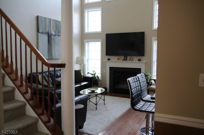 Building Photo - 18 Rosewood Ct