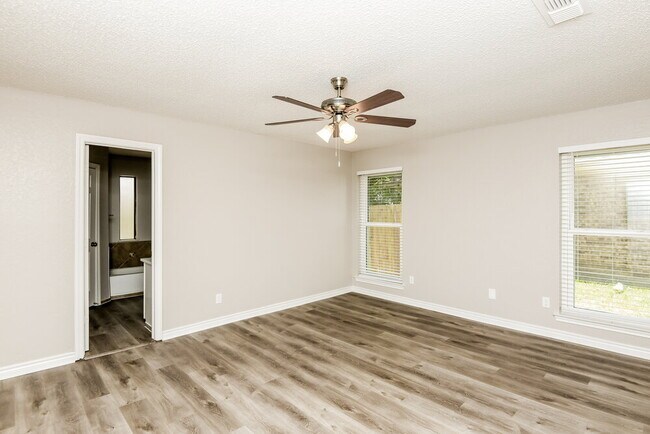 Building Photo - 1913 Green Willow Dr