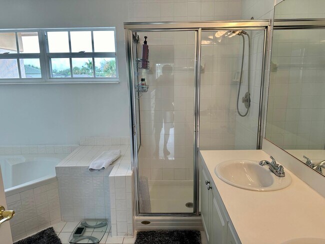 Building Photo - 1628 S Club Dr