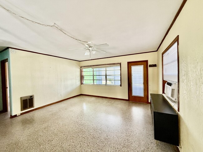 Building Photo - 1601 NE Maureen Ct