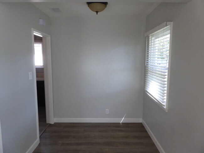 Building Photo - Charming Single-Story 2-Bedroom Home in Burbank!