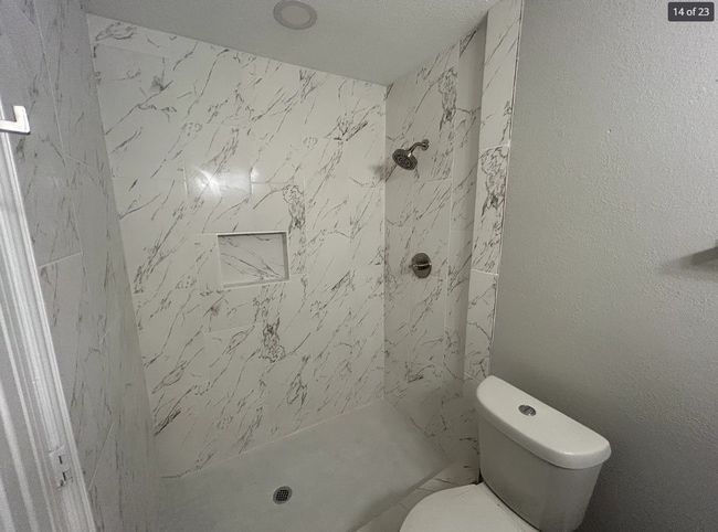 Building Photo - 2801 Meadowview Dr