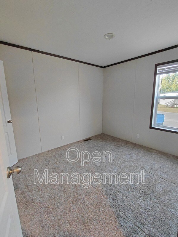 Building Photo - 301 Mantle Ave