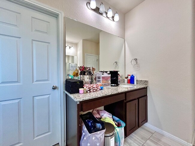 Building Photo - 445 Arrowhead Vine St