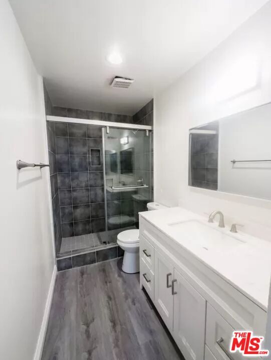 Building Photo - 4832 Rosewood Ave
